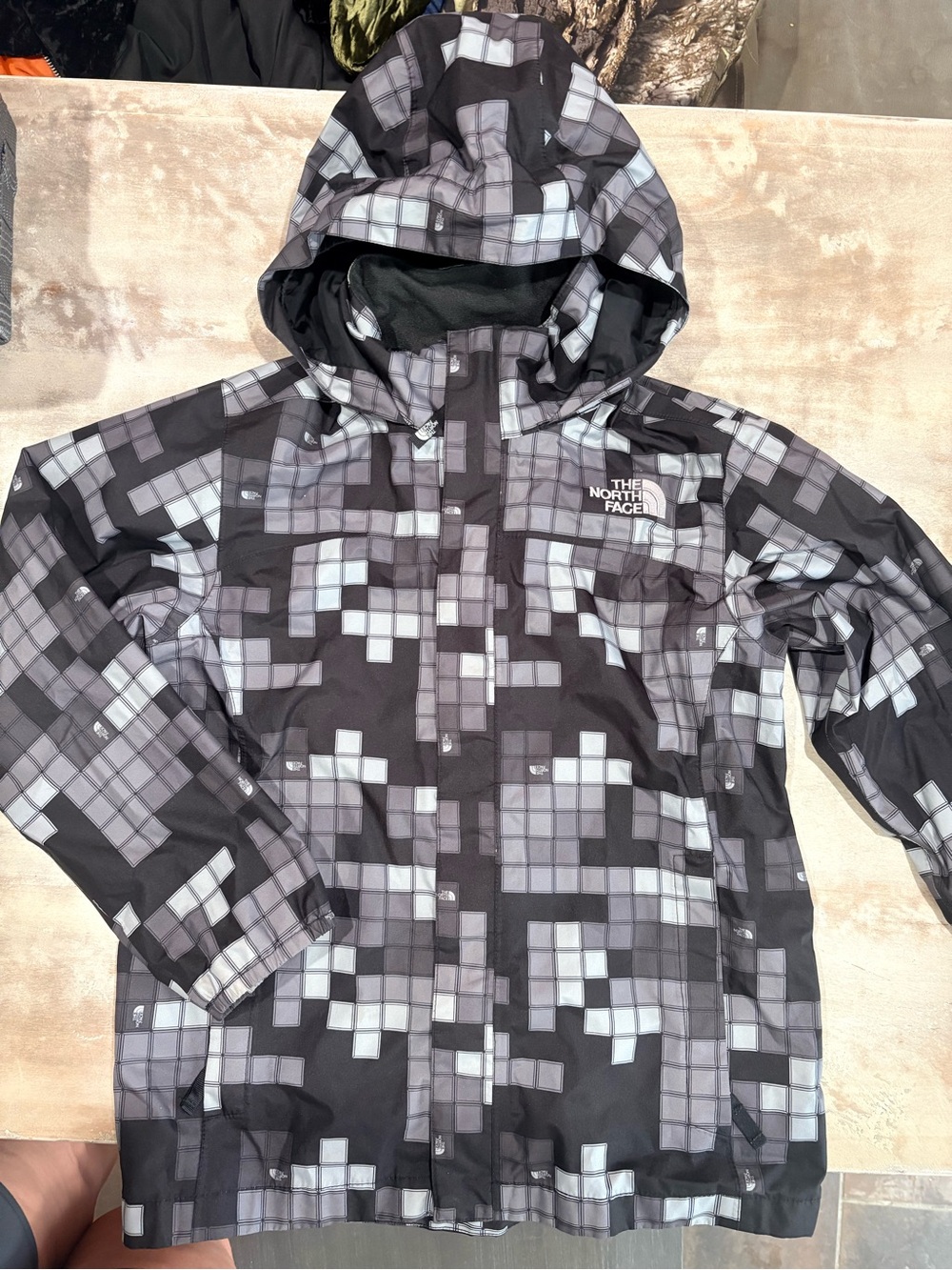 The North Face Kids' Black & Gray Pixel-Print Hooded wind /rain  Jacket